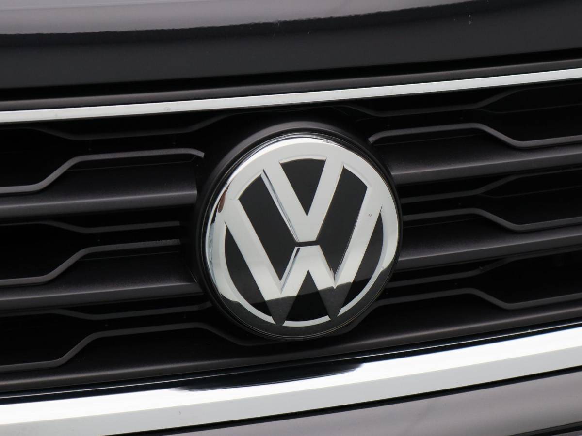 Volkswagen T-Roc Volkswagen T-Roc 1.5 TSi 150 Pk Automaat Sport Business R-Line | Full LED | Adaptive Cruise | Carplay | Stoelverwarming | LED | Camera | Airco | 19 Inch