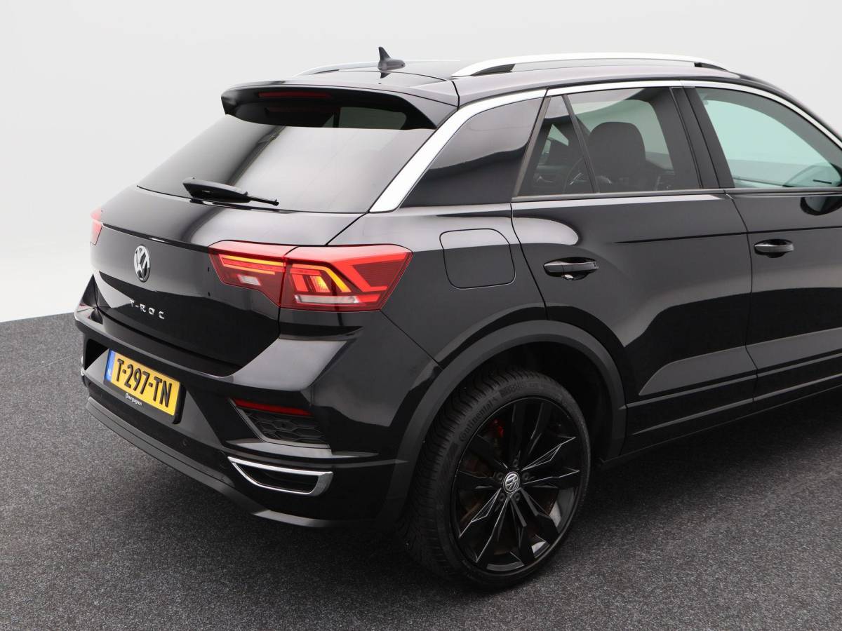 Volkswagen T-Roc Volkswagen T-Roc 1.5 TSi 150 Pk Automaat Sport Business R-Line | Full LED | Adaptive Cruise | Carplay | Stoelverwarming | LED | Camera | Airco | 19 Inch