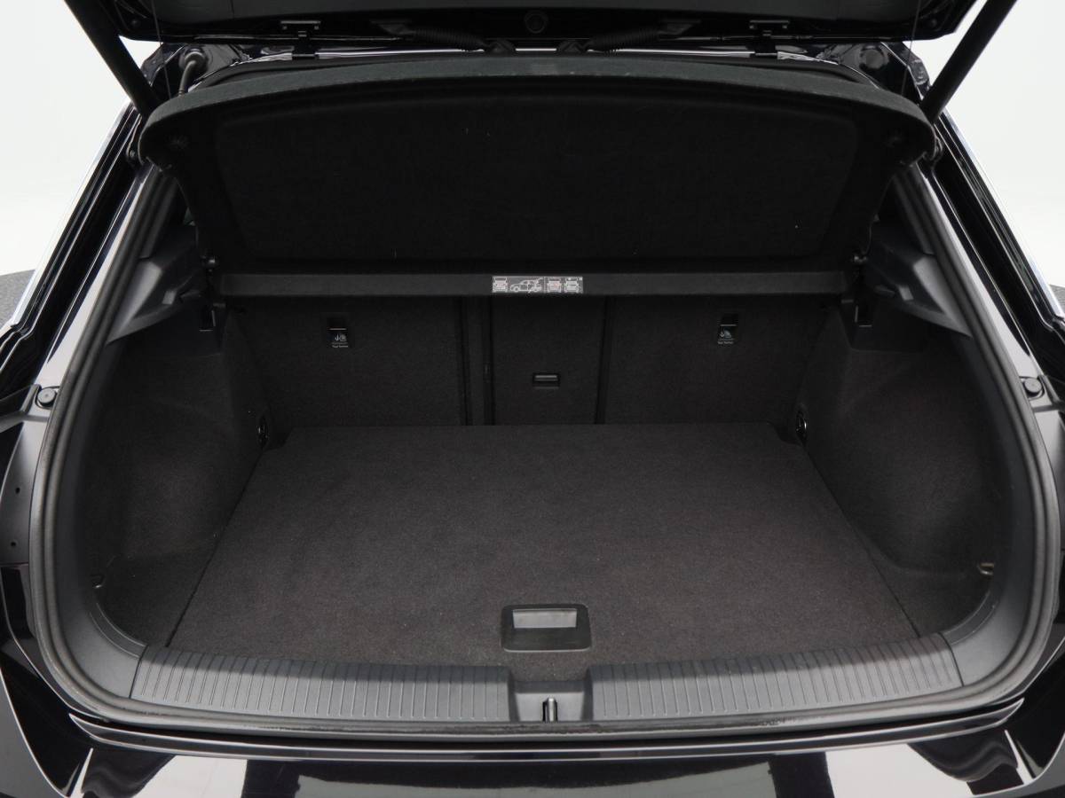 Volkswagen T-Roc Volkswagen T-Roc 1.5 TSi 150 Pk Automaat Sport Business R-Line | Full LED | Adaptive Cruise | Carplay | Stoelverwarming | LED | Camera | Airco | 19 Inch