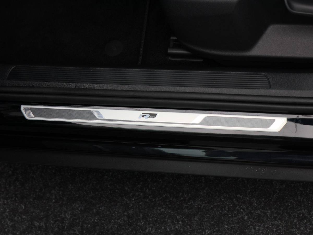 Volkswagen T-Roc Volkswagen T-Roc 1.5 TSi 150 Pk Automaat Sport Business R-Line | Full LED | Adaptive Cruise | Carplay | Stoelverwarming | LED | Camera | Airco | 19 Inch