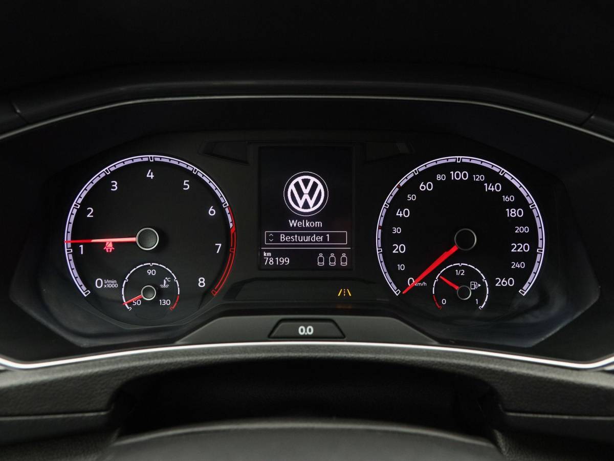 Volkswagen T-Roc Volkswagen T-Roc 1.5 TSi 150 Pk Automaat Sport Business R-Line | Full LED | Adaptive Cruise | Carplay | Stoelverwarming | LED | Camera | Airco | 19 Inch