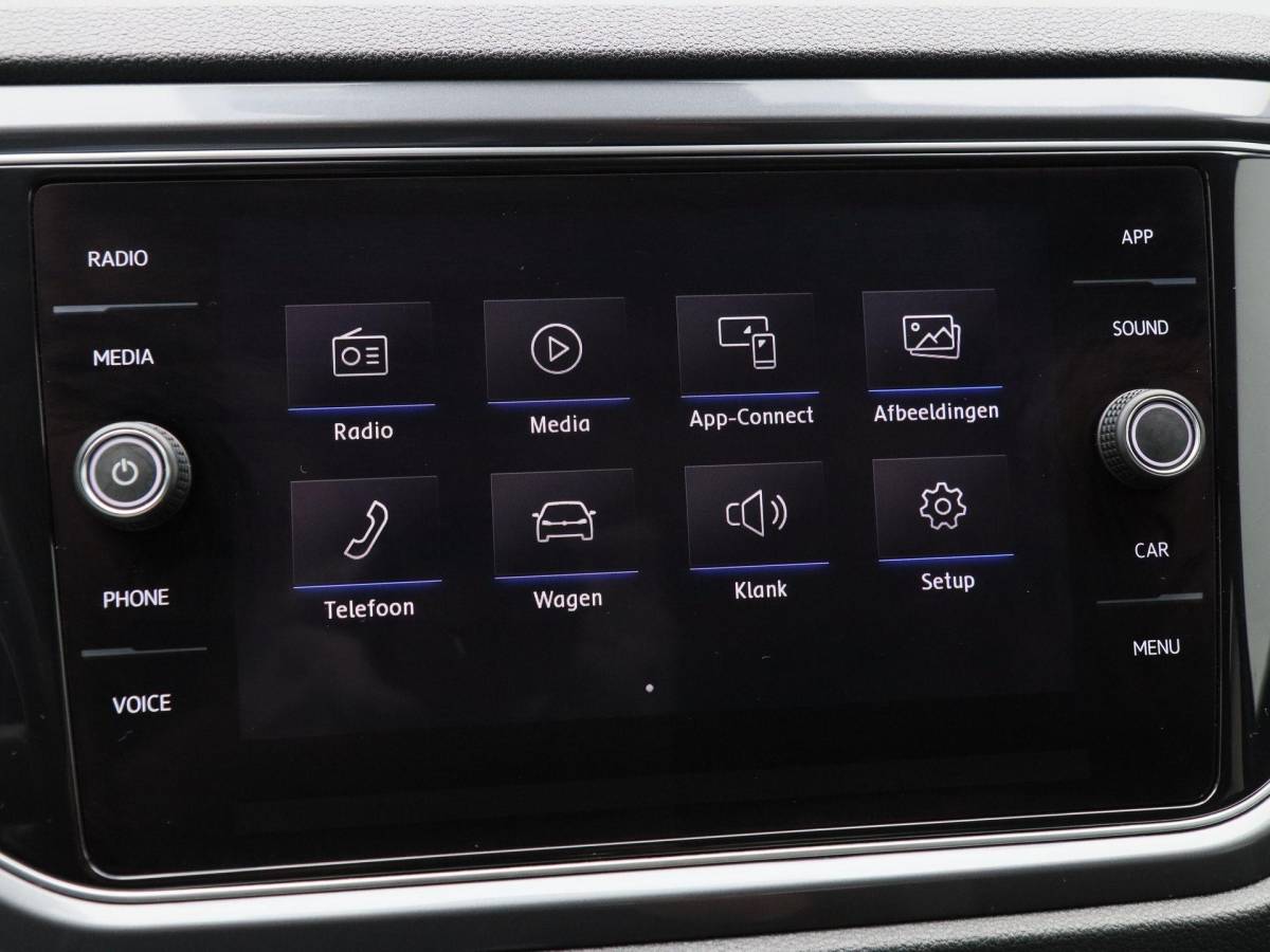 Volkswagen T-Roc Volkswagen T-Roc 1.5 TSi 150 Pk Automaat Sport Business R-Line | Full LED | Adaptive Cruise | Carplay | Stoelverwarming | LED | Camera | Airco | 19 Inch
