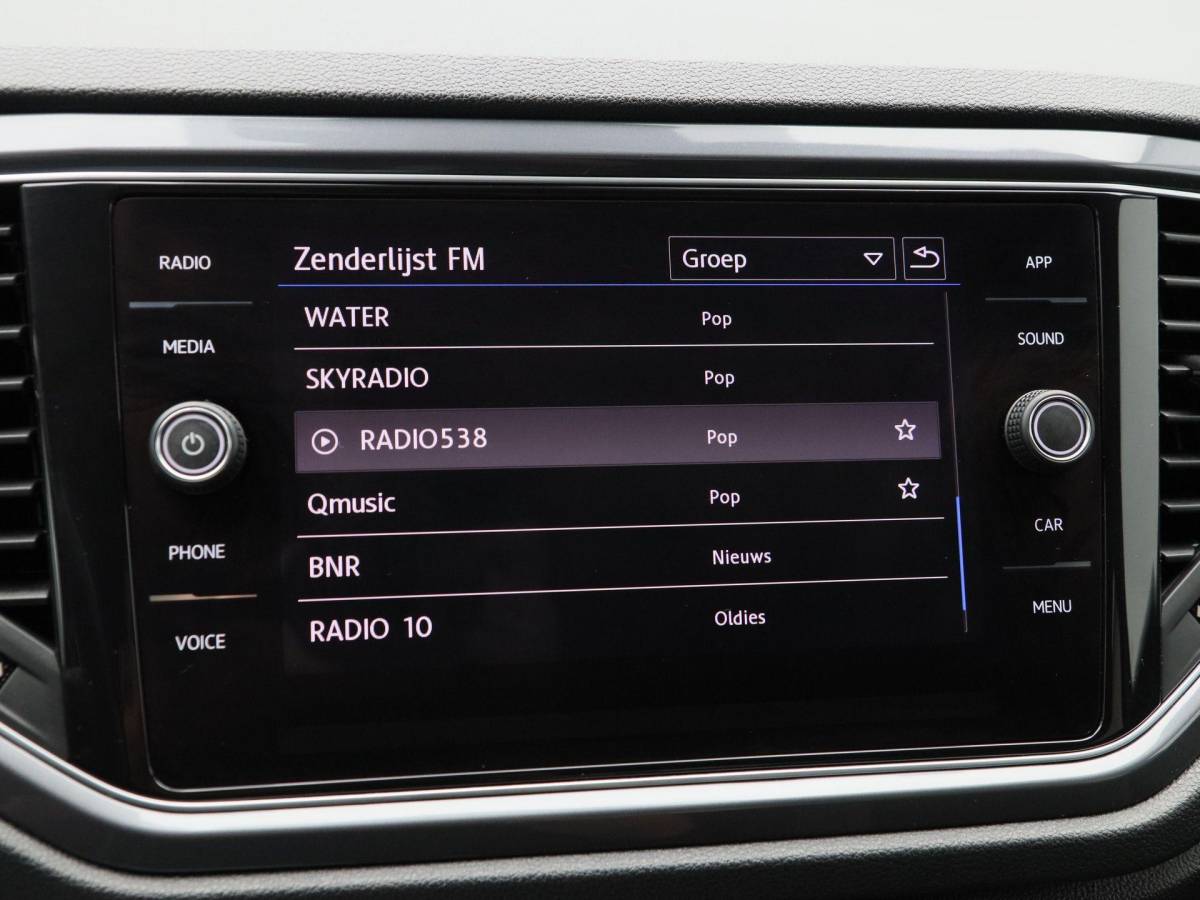 Volkswagen T-Roc Volkswagen T-Roc 1.5 TSi 150 Pk Automaat Sport Business R-Line | Full LED | Adaptive Cruise | Carplay | Stoelverwarming | LED | Camera | Airco | 19 Inch