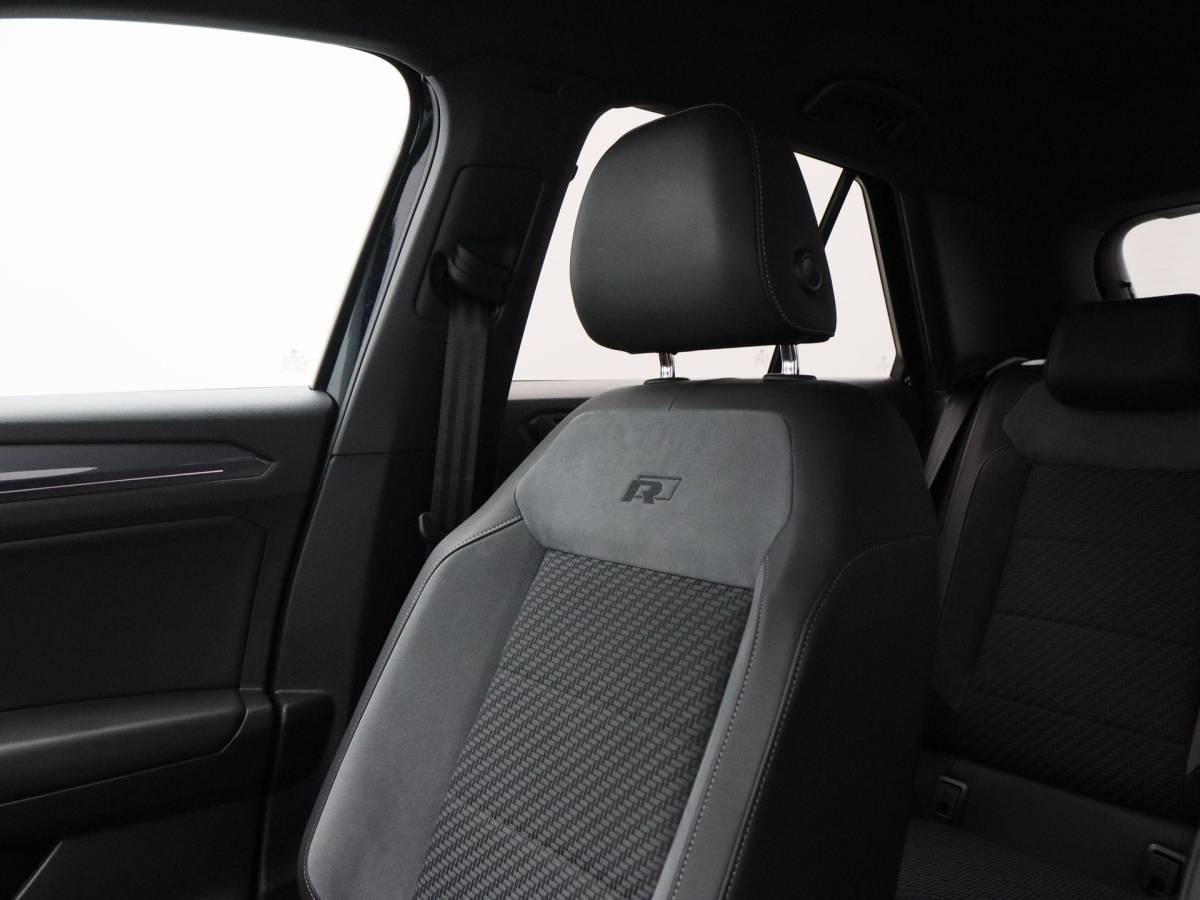 Volkswagen T-Roc Volkswagen T-Roc 1.5 TSi 150 Pk Automaat Sport Business R-Line | Full LED | Adaptive Cruise | Carplay | Stoelverwarming | LED | Camera | Airco | 19 Inch
