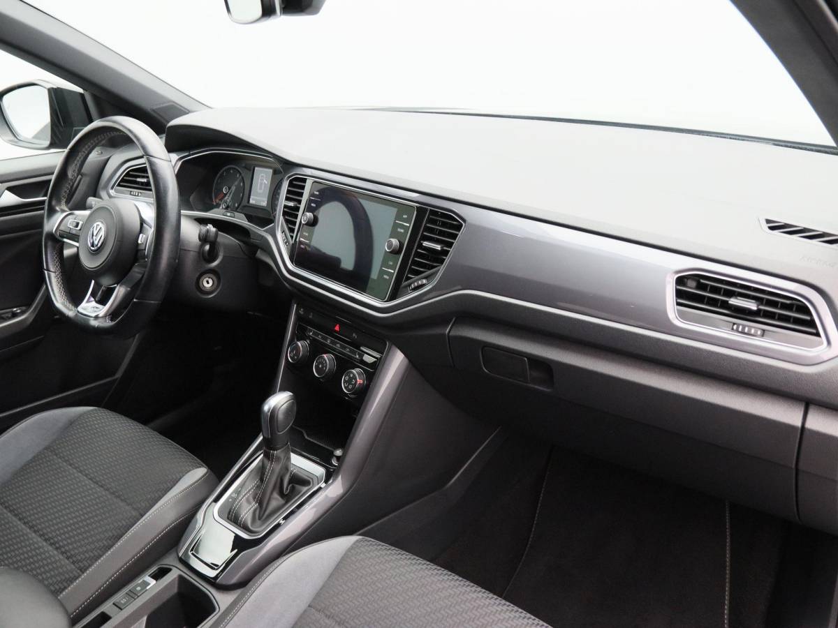 Volkswagen T-Roc Volkswagen T-Roc 1.5 TSi 150 Pk Automaat Sport Business R-Line | Full LED | Adaptive Cruise | Carplay | Stoelverwarming | LED | Camera | Airco | 19 Inch