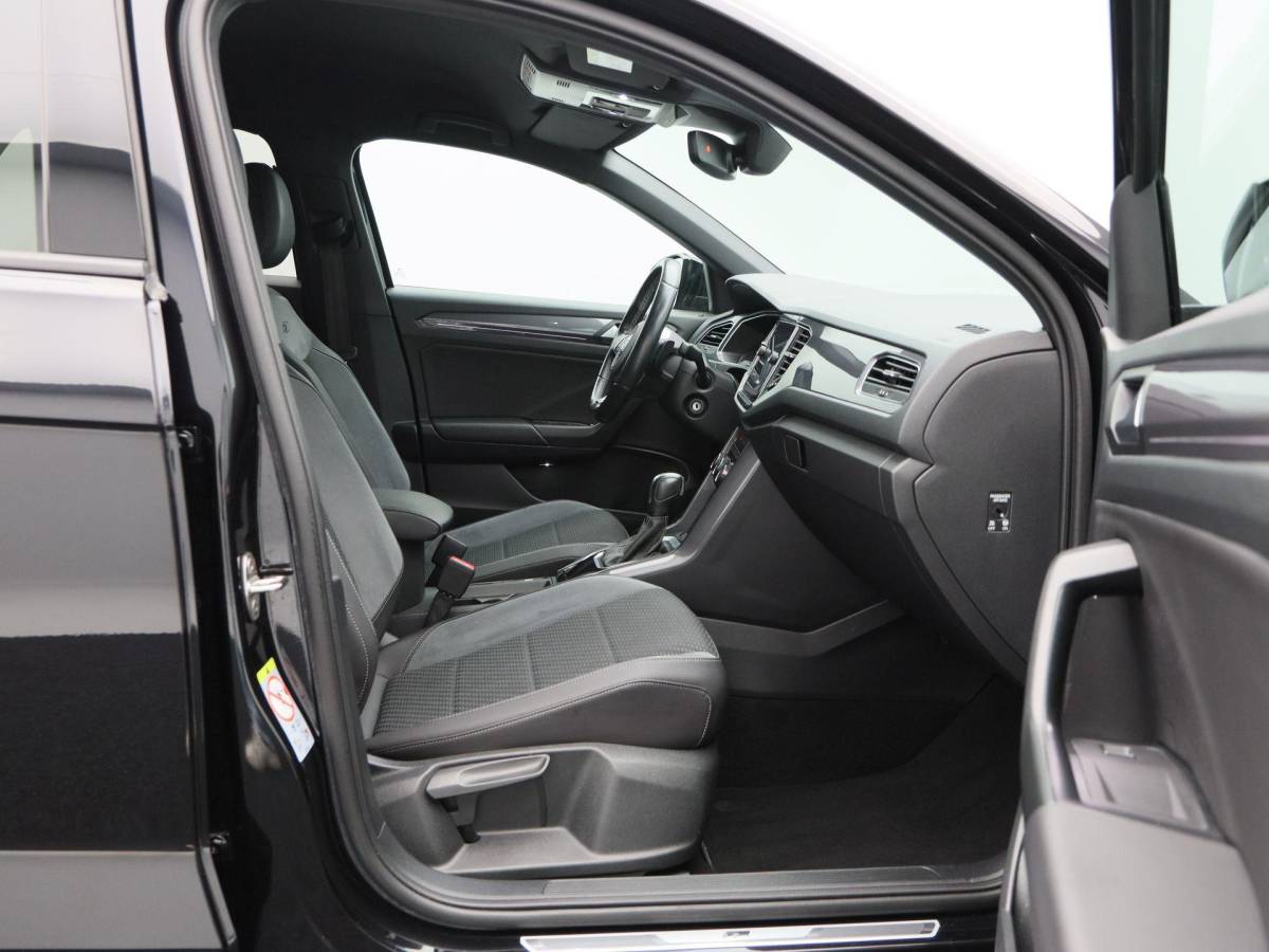 Volkswagen T-Roc Volkswagen T-Roc 1.5 TSi 150 Pk Automaat Sport Business R-Line | Full LED | Adaptive Cruise | Carplay | Stoelverwarming | LED | Camera | Airco | 19 Inch
