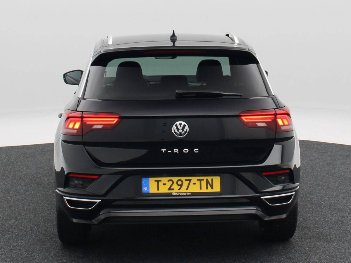 Volkswagen T-Roc Volkswagen T-Roc 1.5 TSi 150 Pk Automaat Sport Business R-Line | Full LED | Adaptive Cruise | Carplay | Stoelverwarming | LED | Camera | Airco | 19 Inch