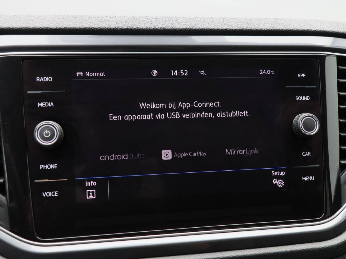 Volkswagen T-Roc Volkswagen T-Roc 1.5 TSi 150 Pk Automaat Sport Business R-Line | Full LED | Adaptive Cruise | Carplay | Stoelverwarming | LED | Camera | Airco | 19 Inch