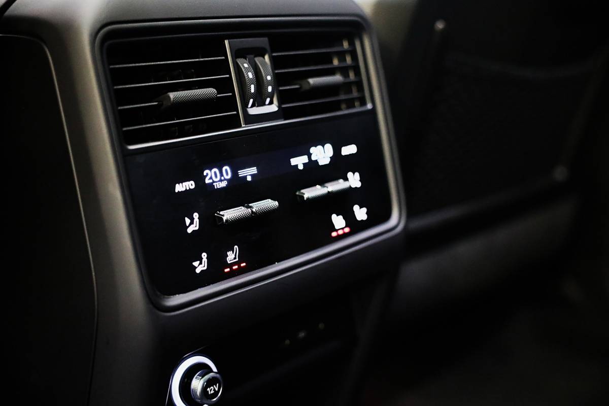 Porsche Cayenne Porsche Cayenne 3.0 S E-Hybrid / 520 Pk / Head Up / 4W Sturing / Acc / Sport Design / Luchtvering / Sport Chrono / Open Pano / 22