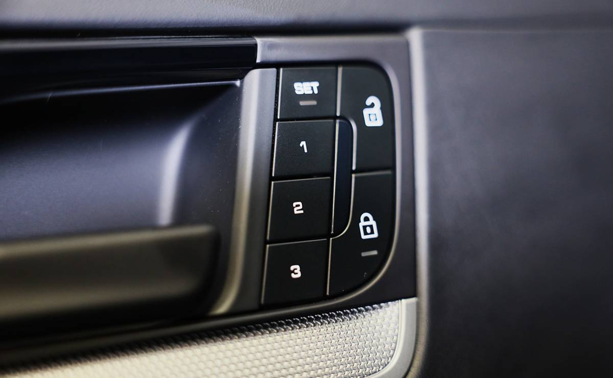 Porsche Cayenne Porsche Cayenne 3.0 S E-Hybrid / 520 Pk / Head Up / 4W Sturing / Acc / Sport Design / Luchtvering / Sport Chrono / Open Pano / 22