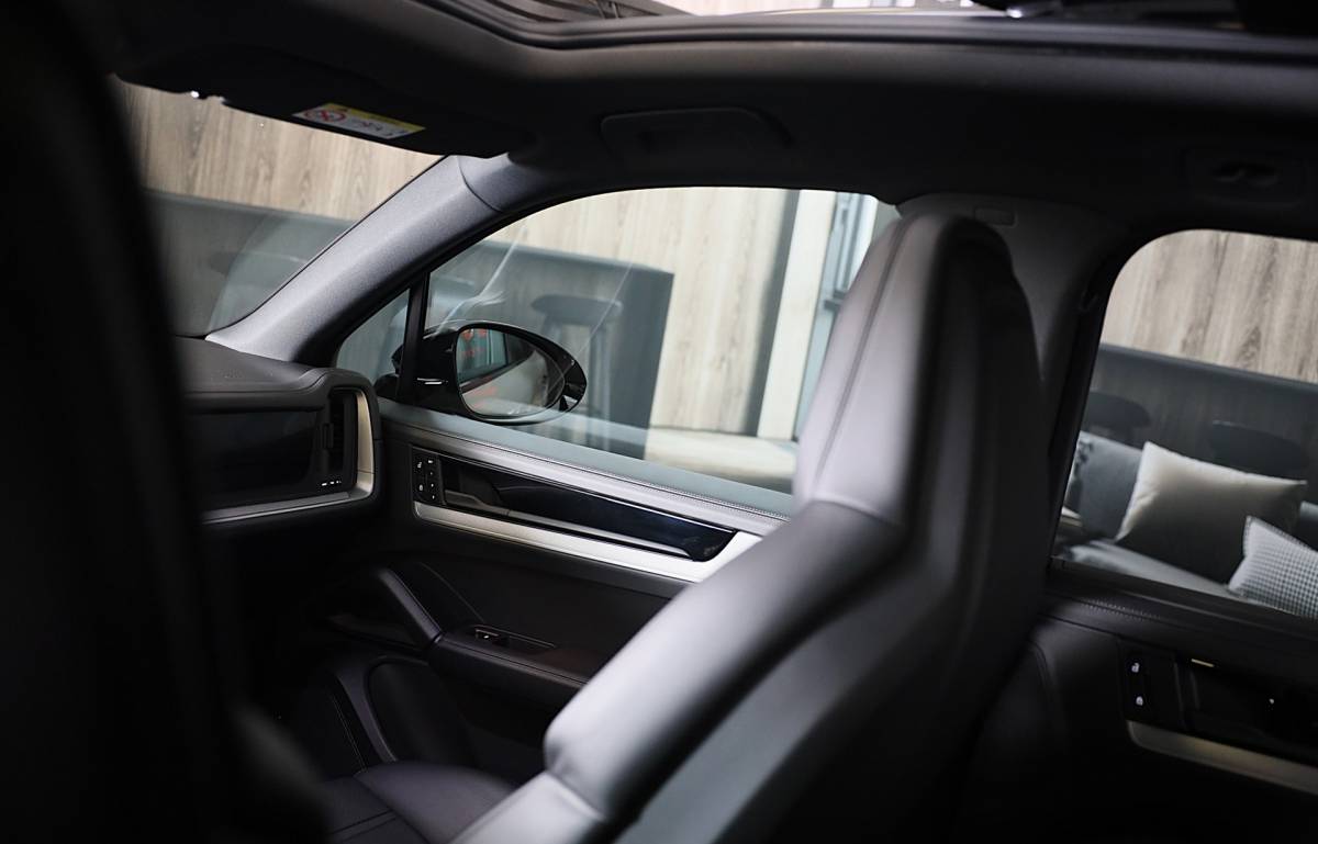 Porsche Cayenne Porsche Cayenne 3.0 S E-Hybrid / 520 Pk / Head Up / 4W Sturing / Acc / Sport Design / Luchtvering / Sport Chrono / Open Pano / 22