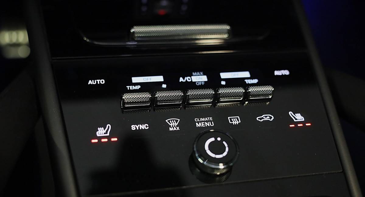 Porsche Cayenne Porsche Cayenne 3.0 S E-Hybrid / 520 Pk / Head Up / 4W Sturing / Acc / Sport Design / Luchtvering / Sport Chrono / Open Pano / 22