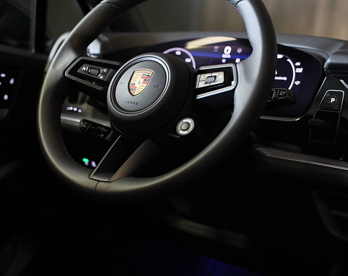 Porsche Cayenne Porsche Cayenne 3.0 S E-Hybrid / 520 Pk / Head Up / 4W Sturing / Acc / Sport Design / Luchtvering / Sport Chrono / Open Pano / 22