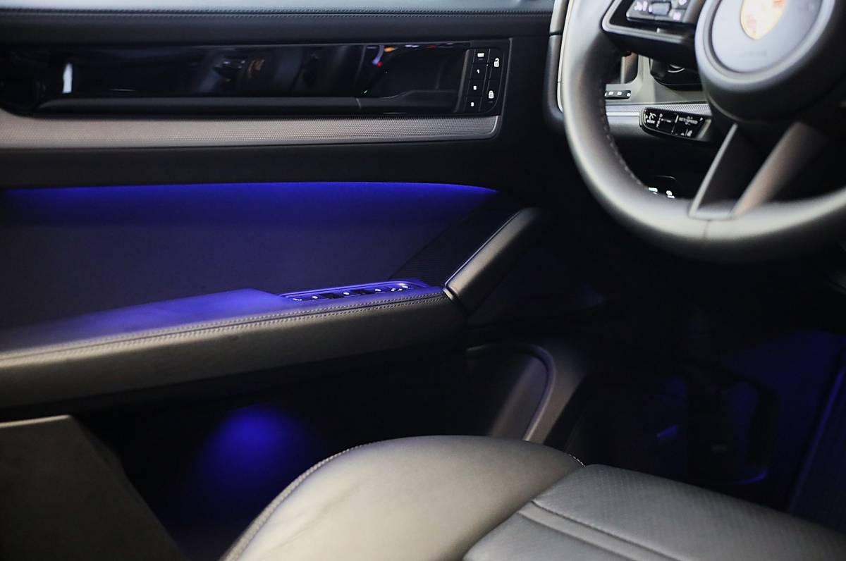 Porsche Cayenne Porsche Cayenne 3.0 S E-Hybrid / 520 Pk / Head Up / 4W Sturing / Acc / Sport Design / Luchtvering / Sport Chrono / Open Pano / 22