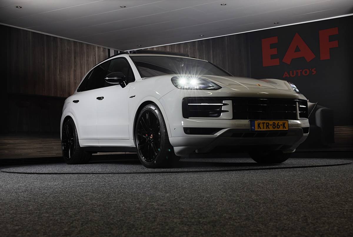 Porsche Cayenne Porsche Cayenne 3.0 S E-Hybrid / 520 Pk / Head Up / 4W Sturing / Acc / Sport Design / Luchtvering / Sport Chrono / Open Pano / 22