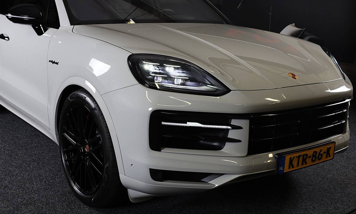 Porsche Cayenne Porsche Cayenne 3.0 S E-Hybrid / 520 Pk / Head Up / 4W Sturing / Acc / Sport Design / Luchtvering / Sport Chrono / Open Pano / 22