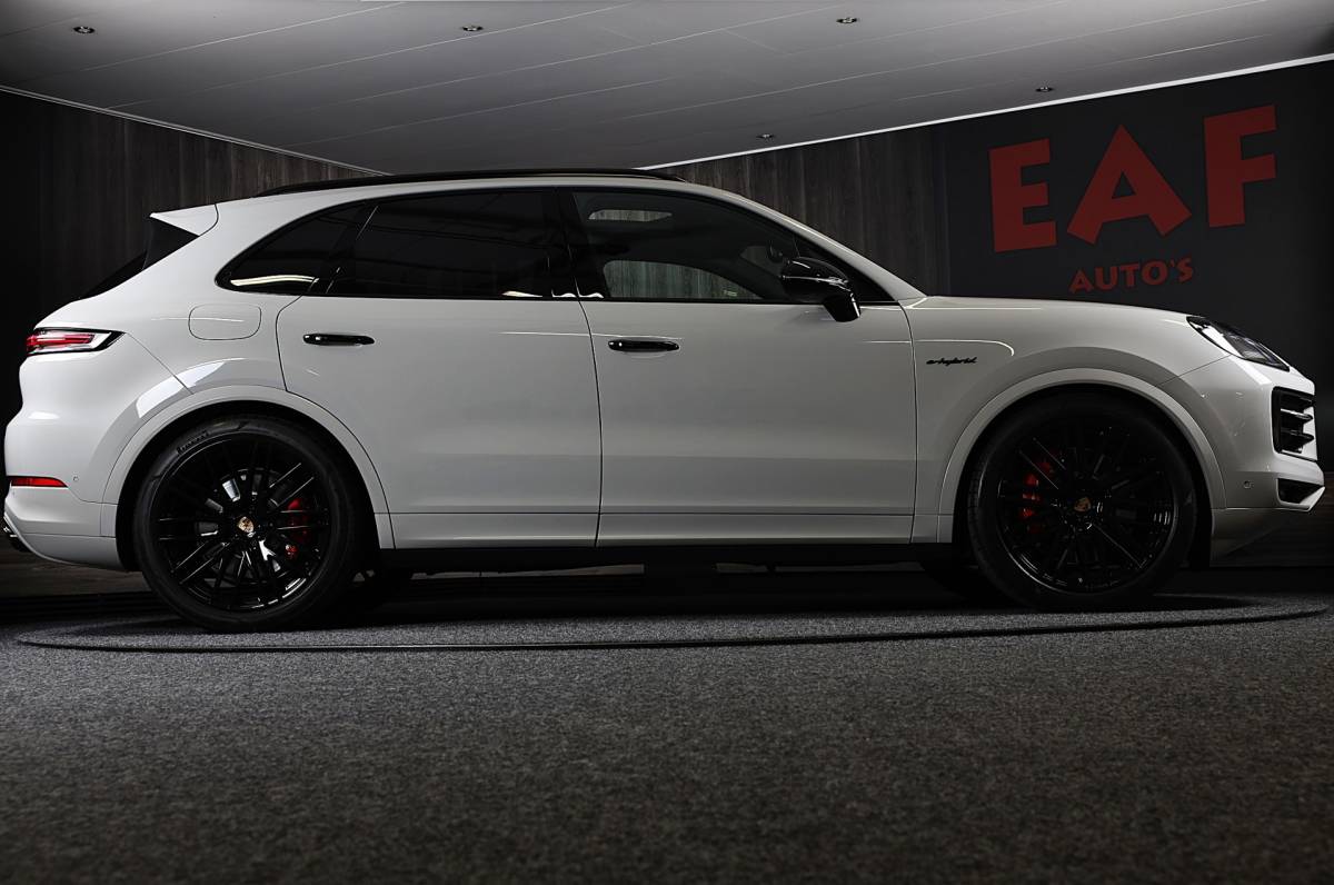 Porsche Cayenne Porsche Cayenne 3.0 S E-Hybrid / 520 Pk / Head Up / 4W Sturing / Acc / Sport Design / Luchtvering / Sport Chrono / Open Pano / 22