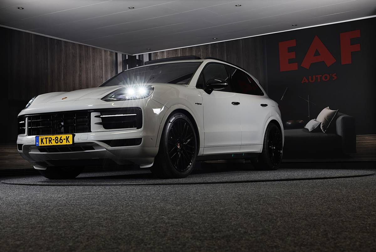 Porsche Cayenne Porsche Cayenne 3.0 S E-Hybrid / 520 Pk / Head Up / 4W Sturing / Acc / Sport Design / Luchtvering / Sport Chrono / Open Pano / 22