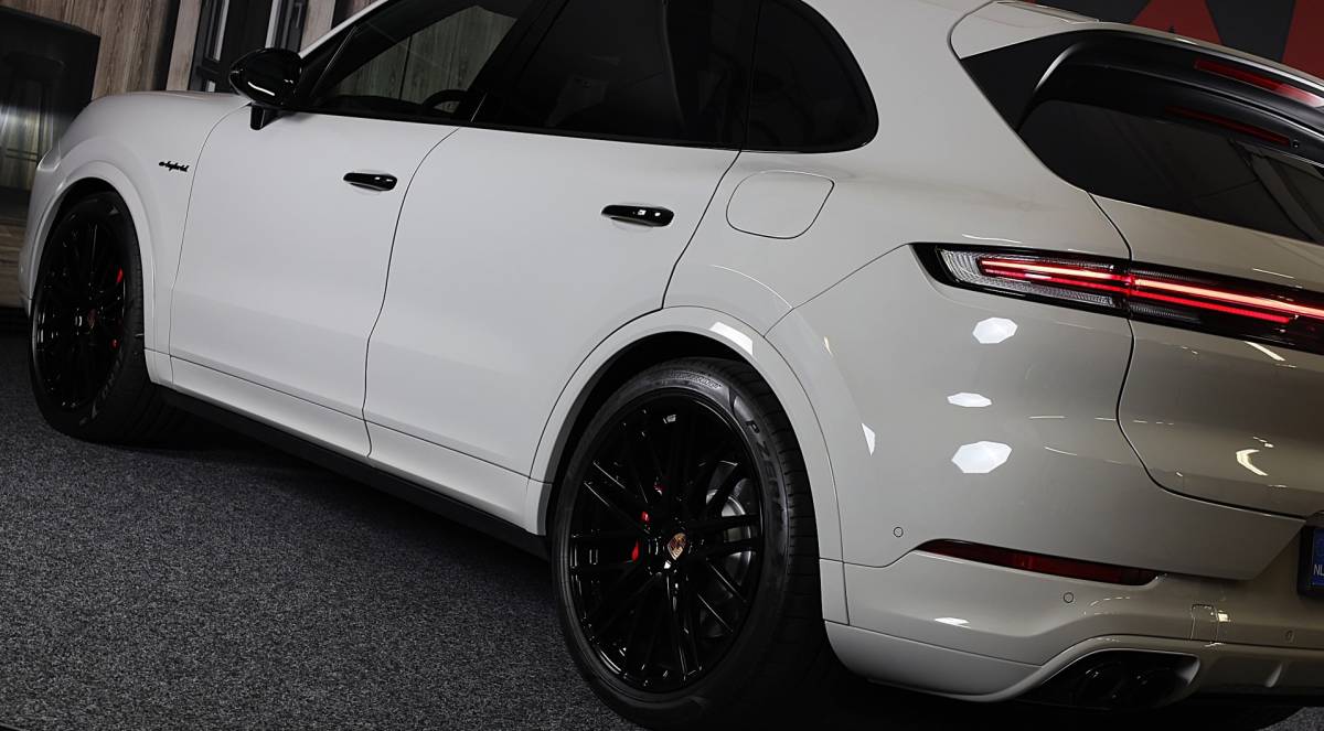Porsche Cayenne Porsche Cayenne 3.0 S E-Hybrid / 520 Pk / Head Up / 4W Sturing / Acc / Sport Design / Luchtvering / Sport Chrono / Open Pano / 22