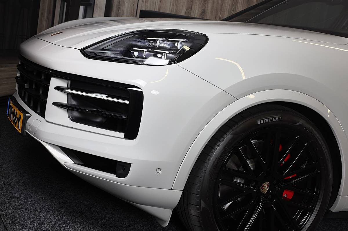 Porsche Cayenne Porsche Cayenne 3.0 S E-Hybrid / 520 Pk / Head Up / 4W Sturing / Acc / Sport Design / Luchtvering / Sport Chrono / Open Pano / 22