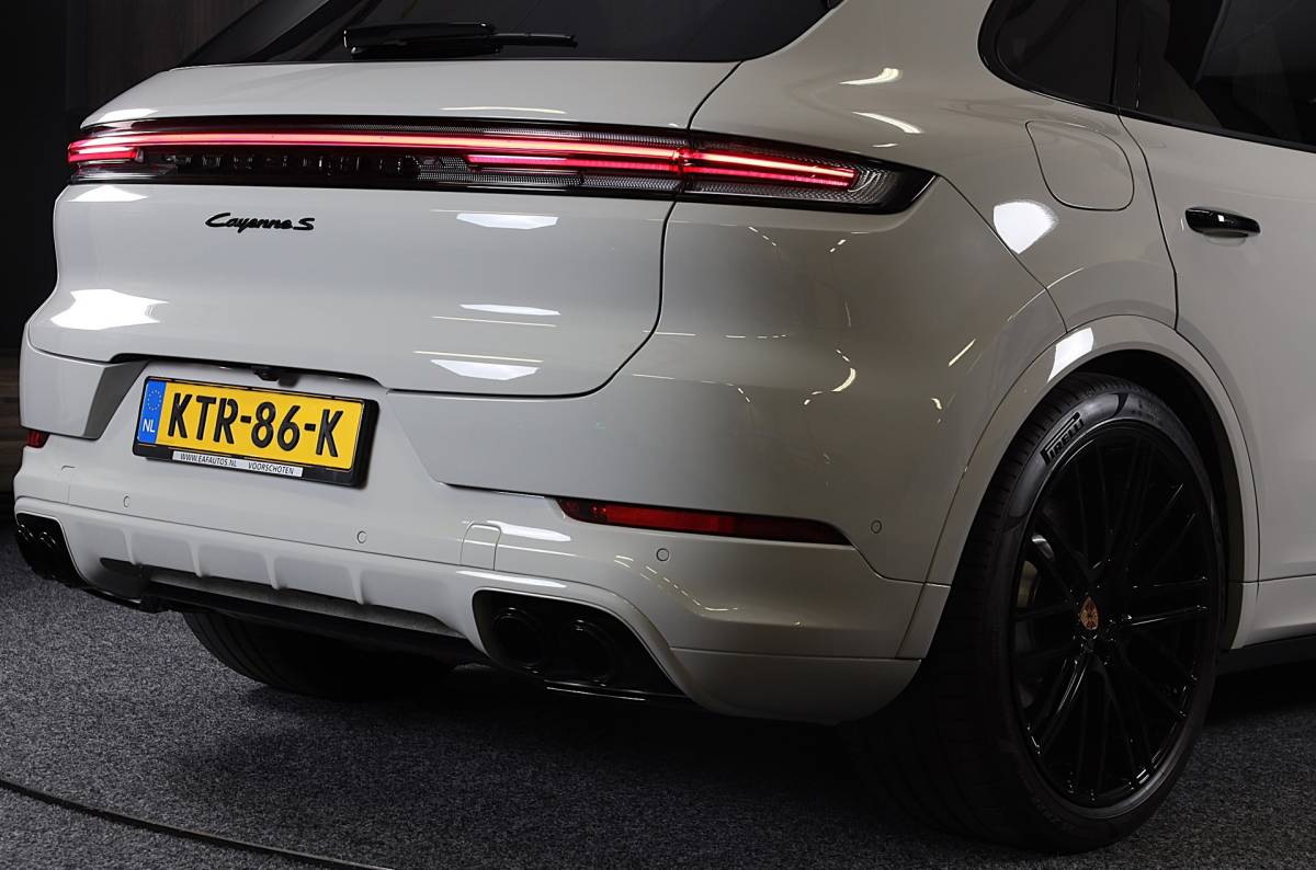 Porsche Cayenne Porsche Cayenne 3.0 S E-Hybrid / 520 Pk / Head Up / 4W Sturing / Acc / Sport Design / Luchtvering / Sport Chrono / Open Pano / 22