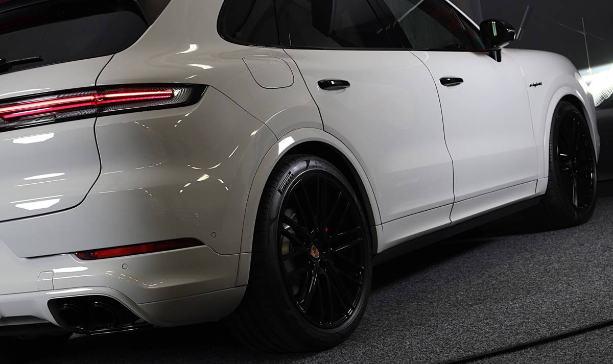 Porsche Cayenne Porsche Cayenne 3.0 S E-Hybrid / 520 Pk / Head Up / 4W Sturing / Acc / Sport Design / Luchtvering / Sport Chrono / Open Pano / 22