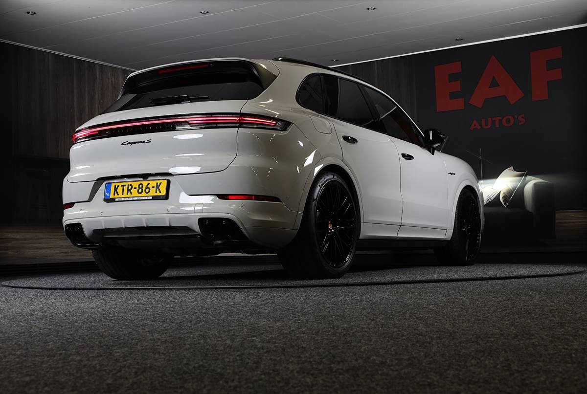 Porsche Cayenne Porsche Cayenne 3.0 S E-Hybrid / 520 Pk / Head Up / 4W Sturing / Acc / Sport Design / Luchtvering / Sport Chrono / Open Pano / 22