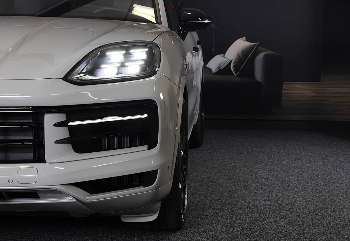 Porsche Cayenne Porsche Cayenne 3.0 S E-Hybrid / 520 Pk / Head Up / 4W Sturing / Acc / Sport Design / Luchtvering / Sport Chrono / Open Pano / 22