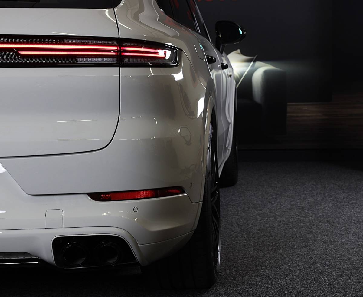 Porsche Cayenne Porsche Cayenne 3.0 S E-Hybrid / 520 Pk / Head Up / 4W Sturing / Acc / Sport Design / Luchtvering / Sport Chrono / Open Pano / 22