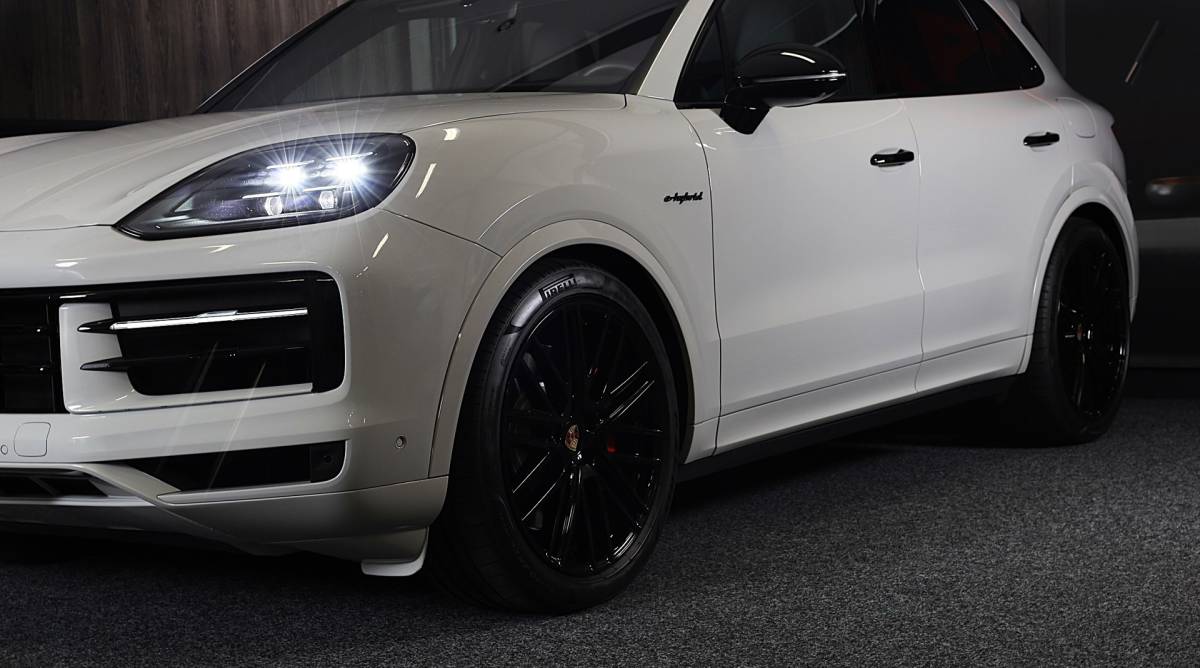Porsche Cayenne Porsche Cayenne 3.0 S E-Hybrid / 520 Pk / Head Up / 4W Sturing / Acc / Sport Design / Luchtvering / Sport Chrono / Open Pano / 22