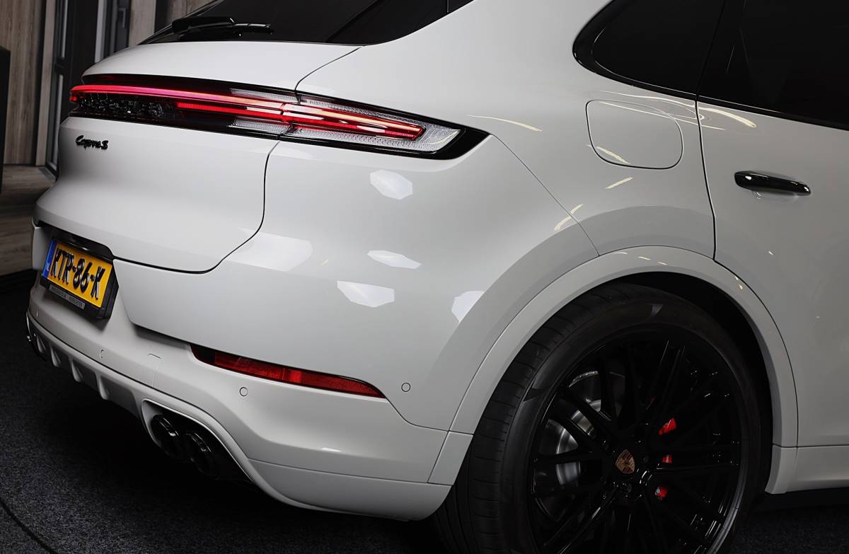 Porsche Cayenne Porsche Cayenne 3.0 S E-Hybrid / 520 Pk / Head Up / 4W Sturing / Acc / Sport Design / Luchtvering / Sport Chrono / Open Pano / 22