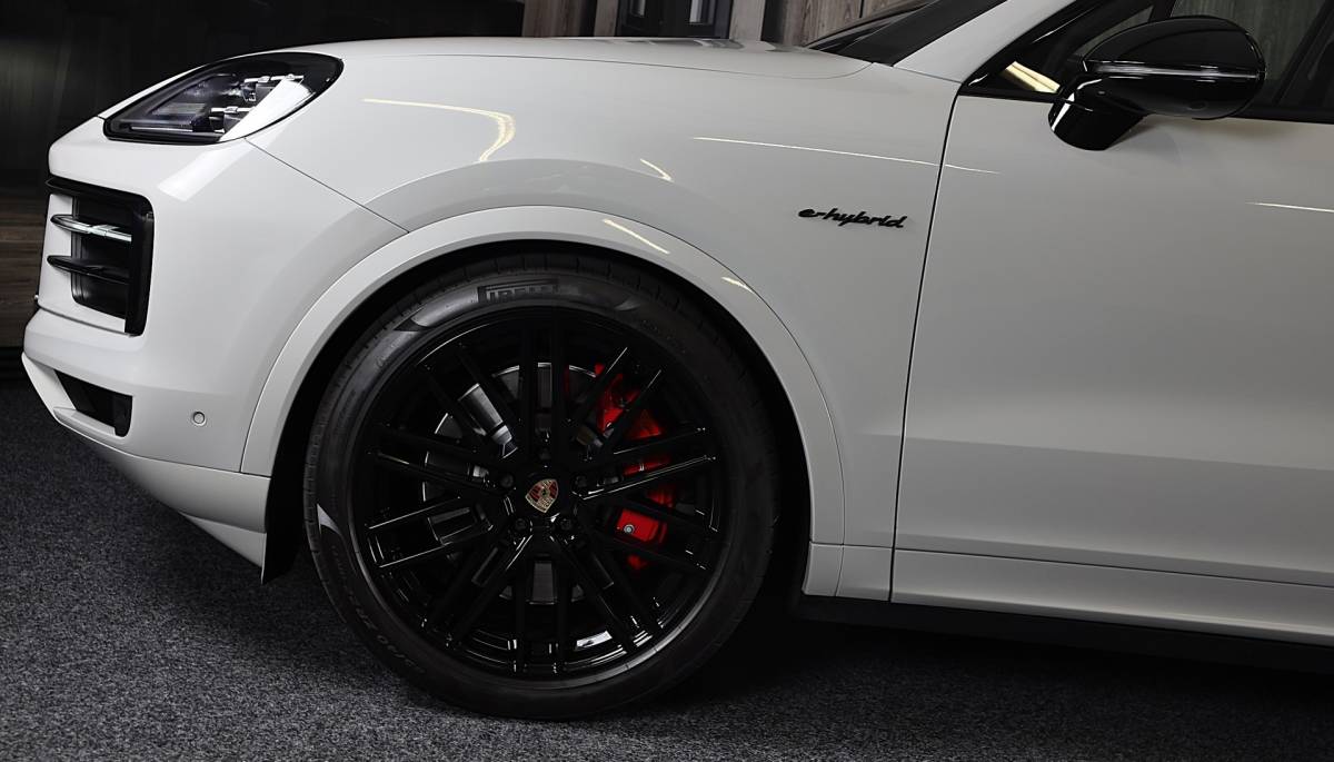 Porsche Cayenne Porsche Cayenne 3.0 S E-Hybrid / 520 Pk / Head Up / 4W Sturing / Acc / Sport Design / Luchtvering / Sport Chrono / Open Pano / 22