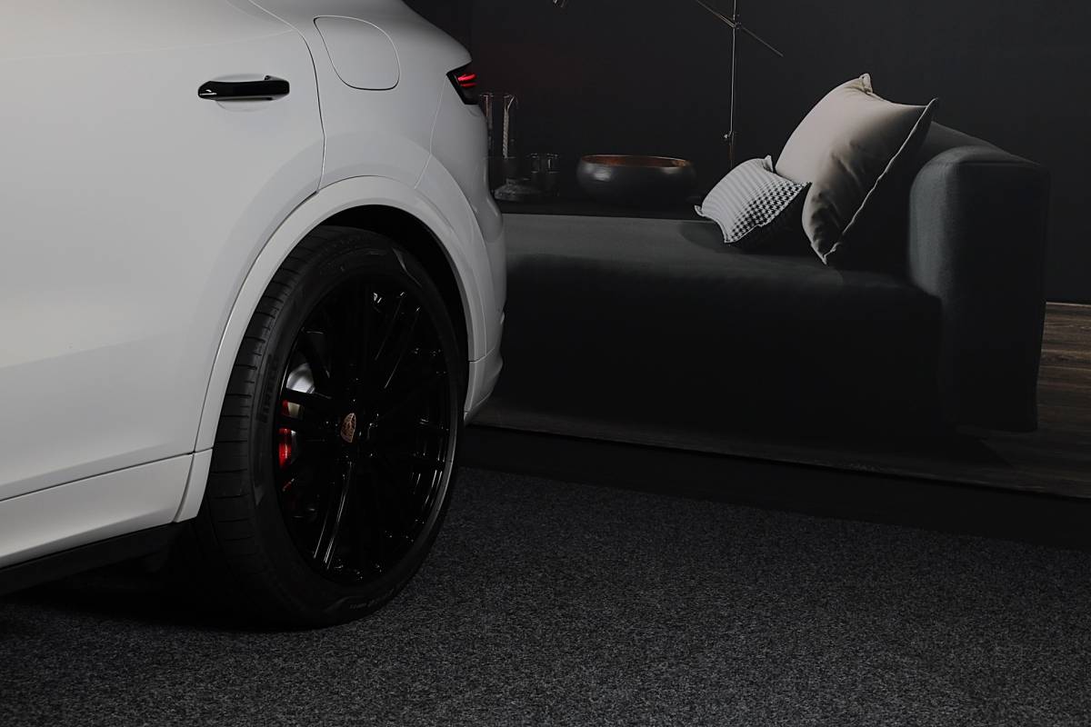 Porsche Cayenne Porsche Cayenne 3.0 S E-Hybrid / 520 Pk / Head Up / 4W Sturing / Acc / Sport Design / Luchtvering / Sport Chrono / Open Pano / 22