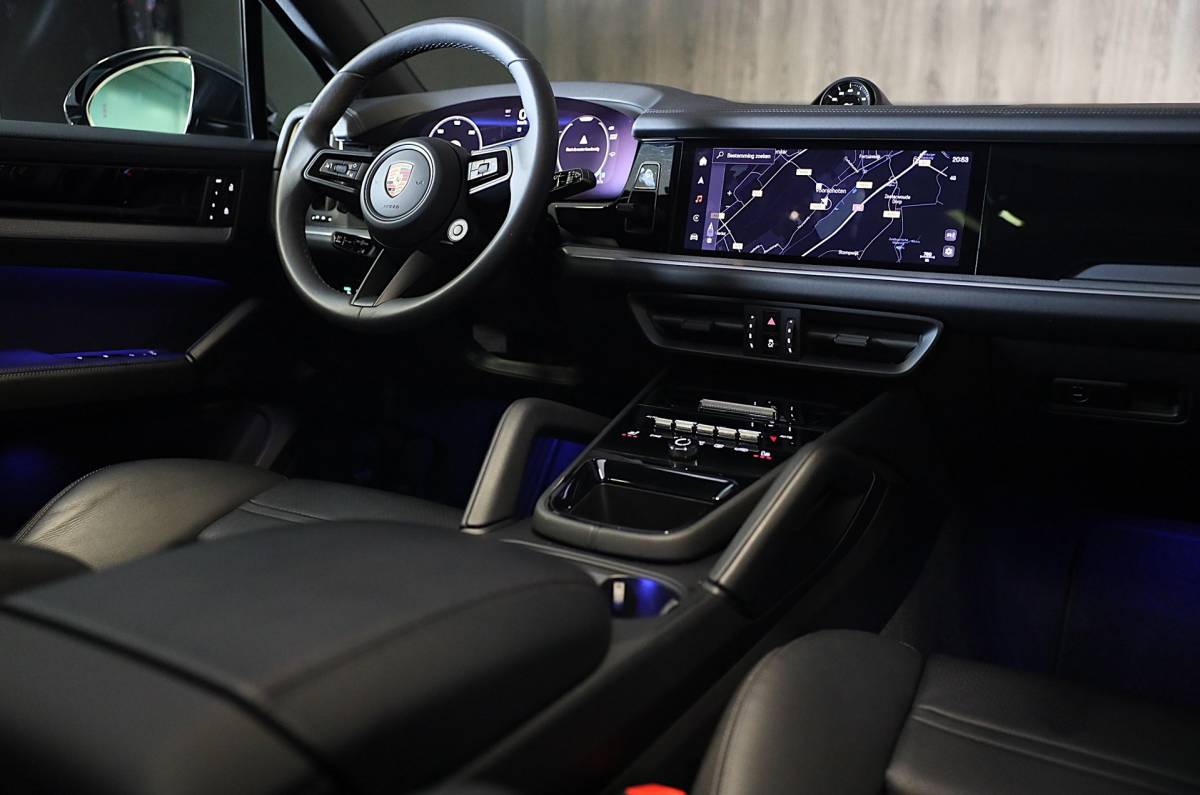 Porsche Cayenne Porsche Cayenne 3.0 S E-Hybrid / 520 Pk / Head Up / 4W Sturing / Acc / Sport Design / Luchtvering / Sport Chrono / Open Pano / 22