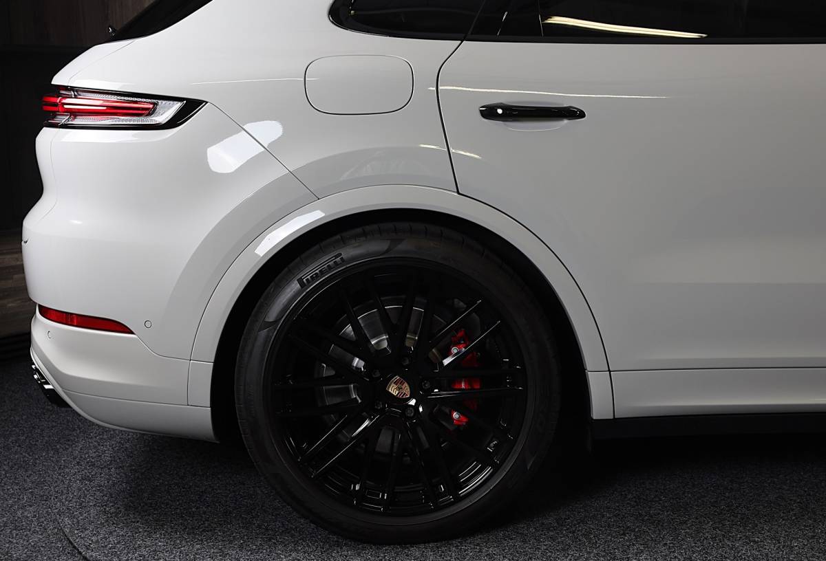 Porsche Cayenne Porsche Cayenne 3.0 S E-Hybrid / 520 Pk / Head Up / 4W Sturing / Acc / Sport Design / Luchtvering / Sport Chrono / Open Pano / 22