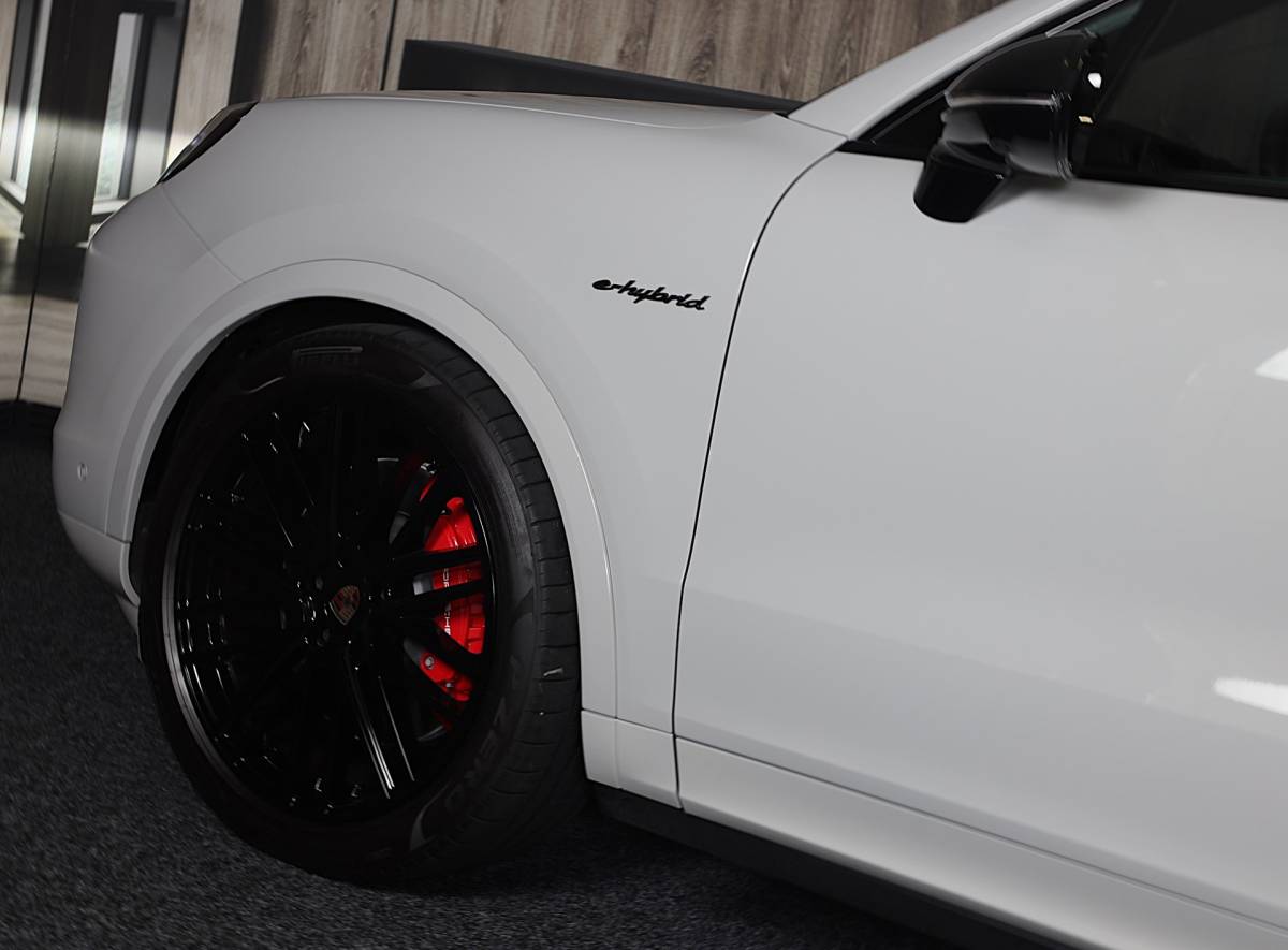 Porsche Cayenne Porsche Cayenne 3.0 S E-Hybrid / 520 Pk / Head Up / 4W Sturing / Acc / Sport Design / Luchtvering / Sport Chrono / Open Pano / 22