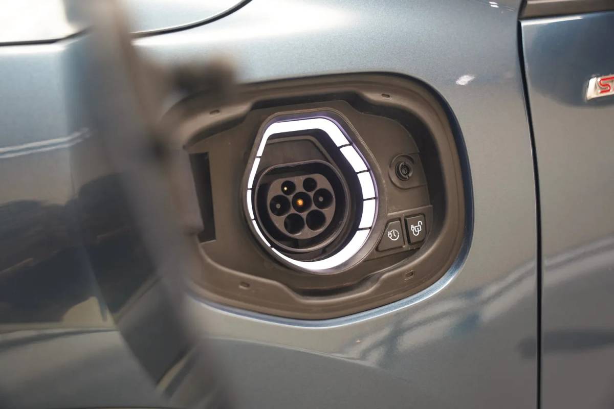 Ford Kuga Ford Kuga 2.5 PHEV ST-Line Aut. [ Head-up Camera Winterpakket ]