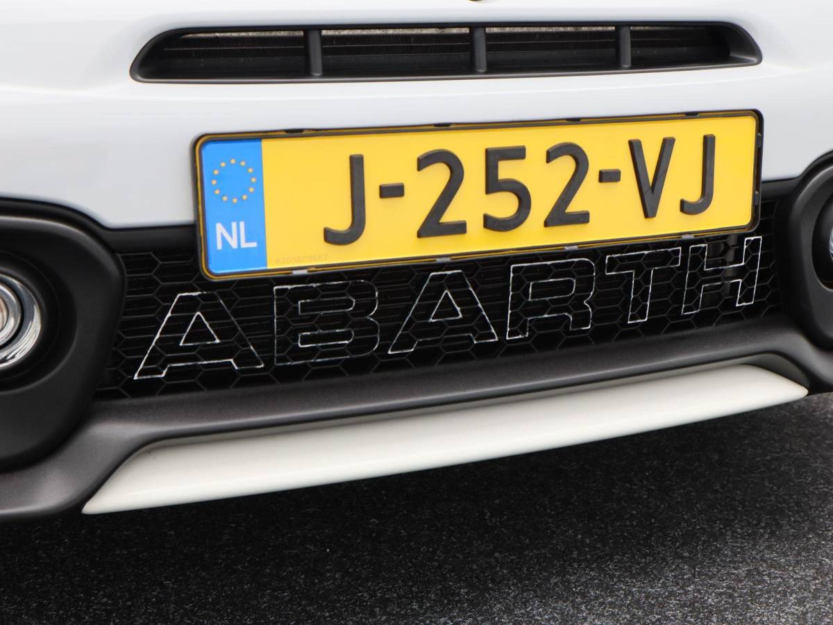Fiat 500 Fiat 500 1.4 T-Jet Abarth 180 Pk Esseesse 70th Anniversary | Kuipstoelen Carbon | Akrapovic | Beats Audio | Bluetooth | Navigatie | Climate Control | 17 Inch | 24.334 Km!!