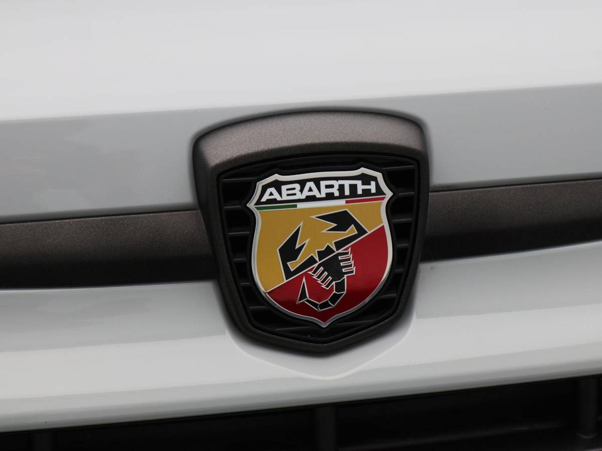 Fiat 500 Fiat 500 1.4 T-Jet Abarth 180 Pk Esseesse 70th Anniversary | Kuipstoelen Carbon | Akrapovic | Beats Audio | Bluetooth | Navigatie | Climate Control | 17 Inch | 24.334 Km!!