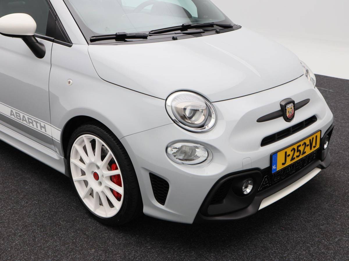 Fiat 500 Fiat 500 1.4 T-Jet Abarth 180 Pk Esseesse 70th Anniversary | Kuipstoelen Carbon | Akrapovic | Beats Audio | Bluetooth | Navigatie | Climate Control | 17 Inch | 24.334 Km!!