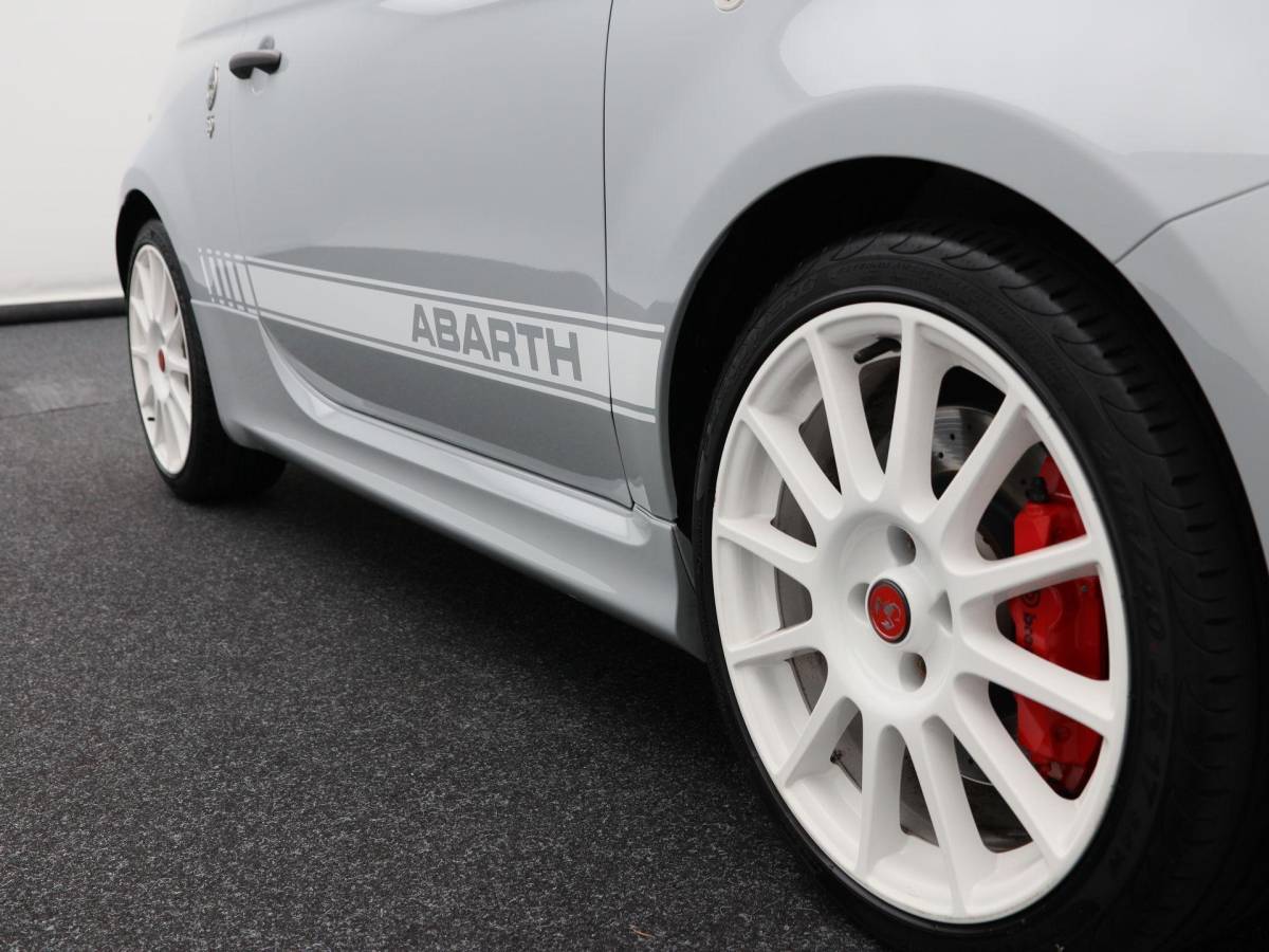 Fiat 500 Fiat 500 1.4 T-Jet Abarth 180 Pk Esseesse 70th Anniversary | Kuipstoelen Carbon | Akrapovic | Beats Audio | Bluetooth | Navigatie | Climate Control | 17 Inch | 24.334 Km!!