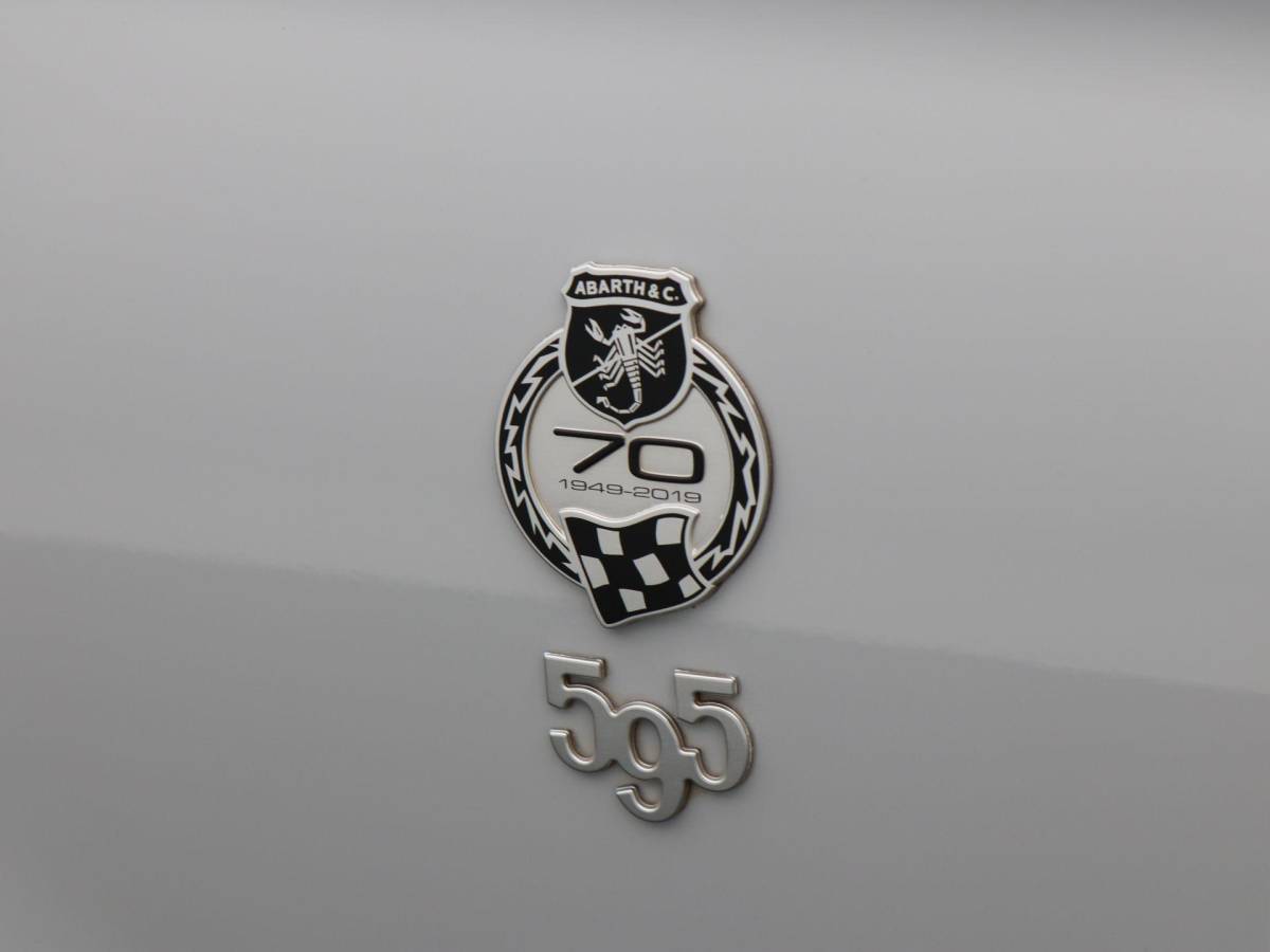Fiat 500 Fiat 500 1.4 T-Jet Abarth 180 Pk Esseesse 70th Anniversary | Kuipstoelen Carbon | Akrapovic | Beats Audio | Bluetooth | Navigatie | Climate Control | 17 Inch | 24.334 Km!!