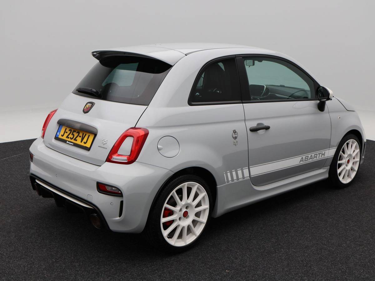 Fiat 500 Fiat 500 1.4 T-Jet Abarth 180 Pk Esseesse 70th Anniversary | Kuipstoelen Carbon | Akrapovic | Beats Audio | Bluetooth | Navigatie | Climate Control | 17 Inch | 24.334 Km!!