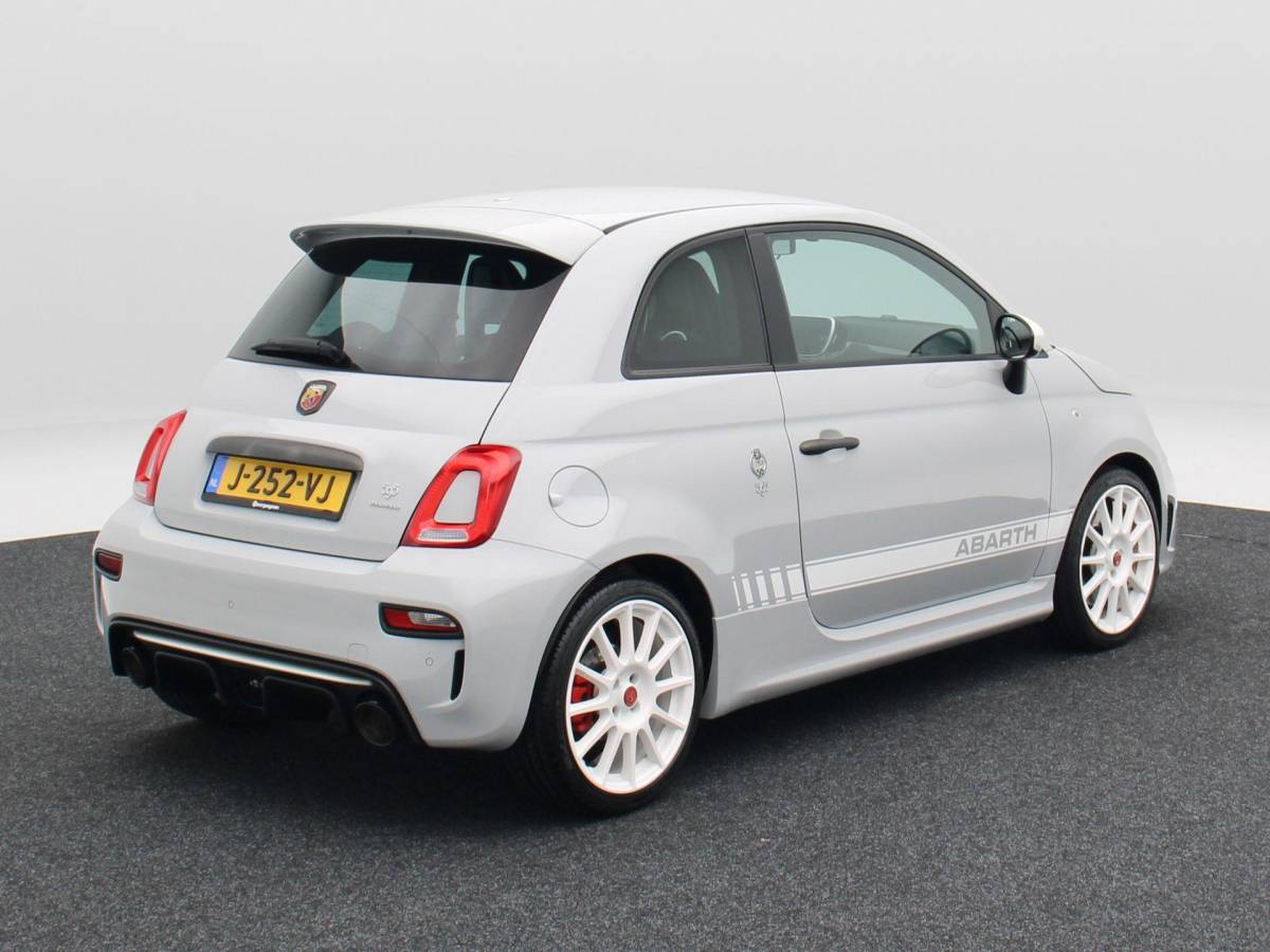 Fiat 500 Fiat 500 1.4 T-Jet Abarth 180 Pk Esseesse 70th Anniversary | Kuipstoelen Carbon | Akrapovic | Beats Audio | Bluetooth | Navigatie | Climate Control | 17 Inch | 24.334 Km!!