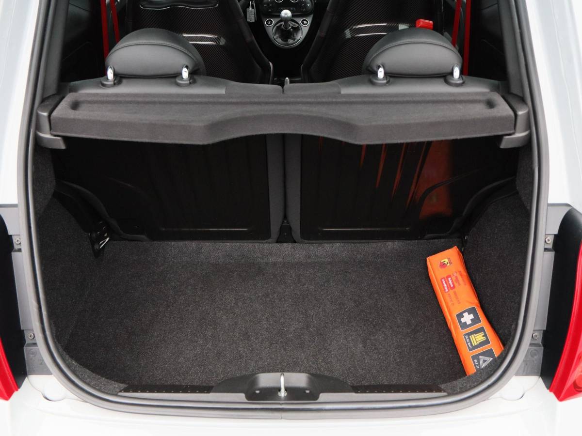 Fiat 500 Fiat 500 1.4 T-Jet Abarth 180 Pk Esseesse 70th Anniversary | Kuipstoelen Carbon | Akrapovic | Beats Audio | Bluetooth | Navigatie | Climate Control | 17 Inch | 24.334 Km!!