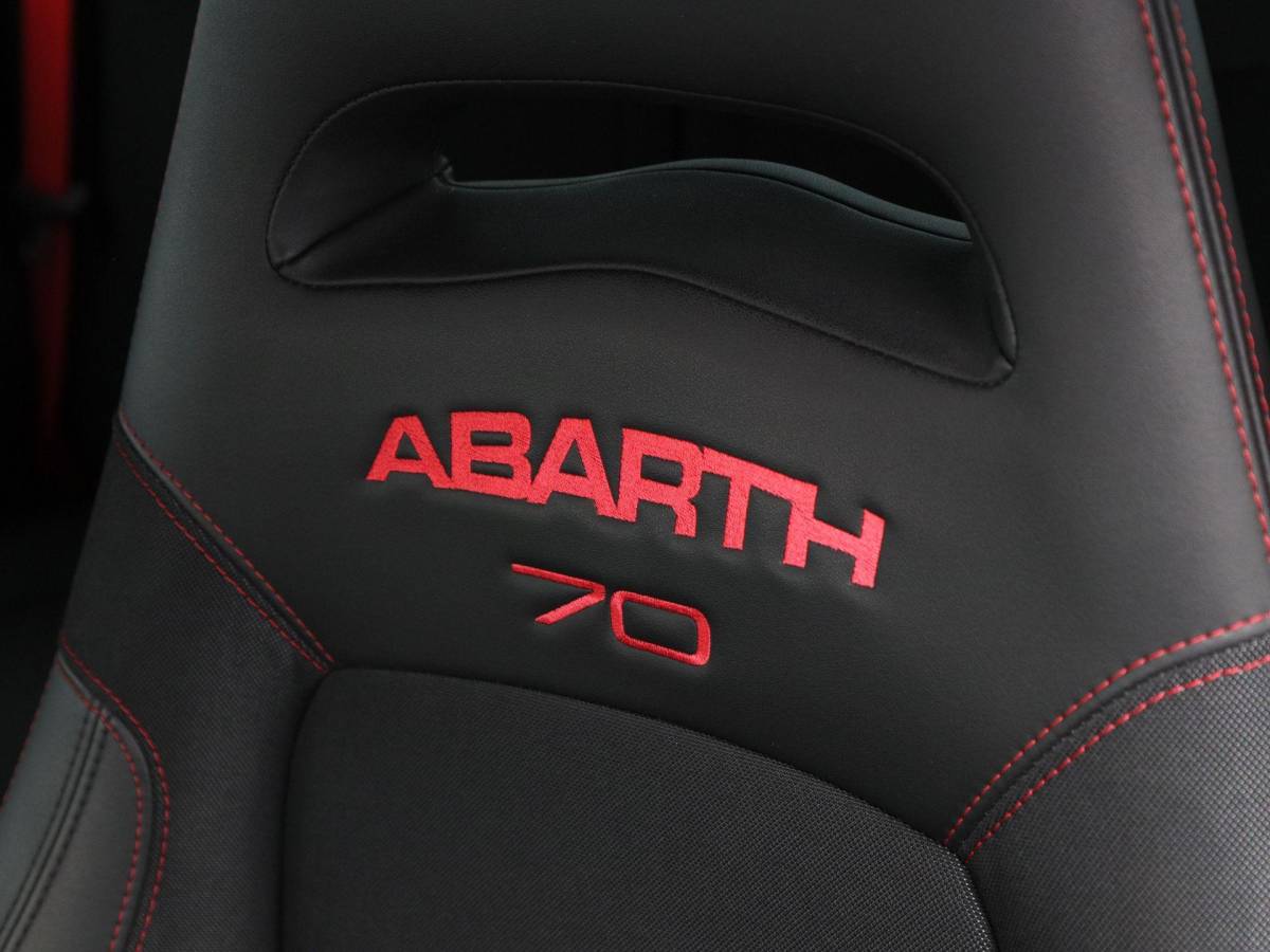 Fiat 500 Fiat 500 1.4 T-Jet Abarth 180 Pk Esseesse 70th Anniversary | Kuipstoelen Carbon | Akrapovic | Beats Audio | Bluetooth | Navigatie | Climate Control | 17 Inch | 24.334 Km!!