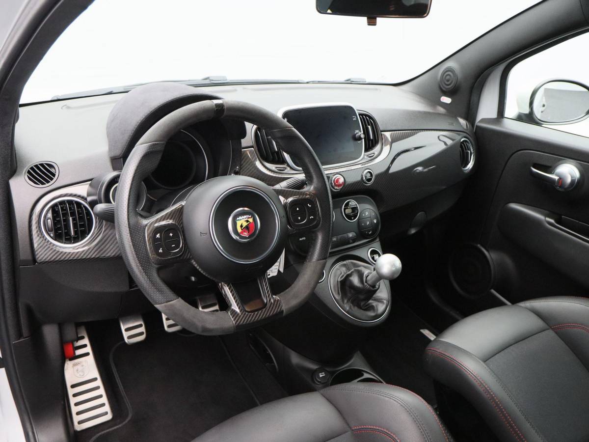 Fiat 500 Fiat 500 1.4 T-Jet Abarth 180 Pk Esseesse 70th Anniversary | Kuipstoelen Carbon | Akrapovic | Beats Audio | Bluetooth | Navigatie | Climate Control | 17 Inch | 24.334 Km!!