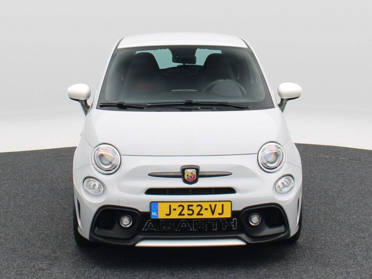 Fiat 500 Fiat 500 1.4 T-Jet Abarth 180 Pk Esseesse 70th Anniversary | Kuipstoelen Carbon | Akrapovic | Beats Audio | Bluetooth | Navigatie | Climate Control | 17 Inch | 24.334 Km!!