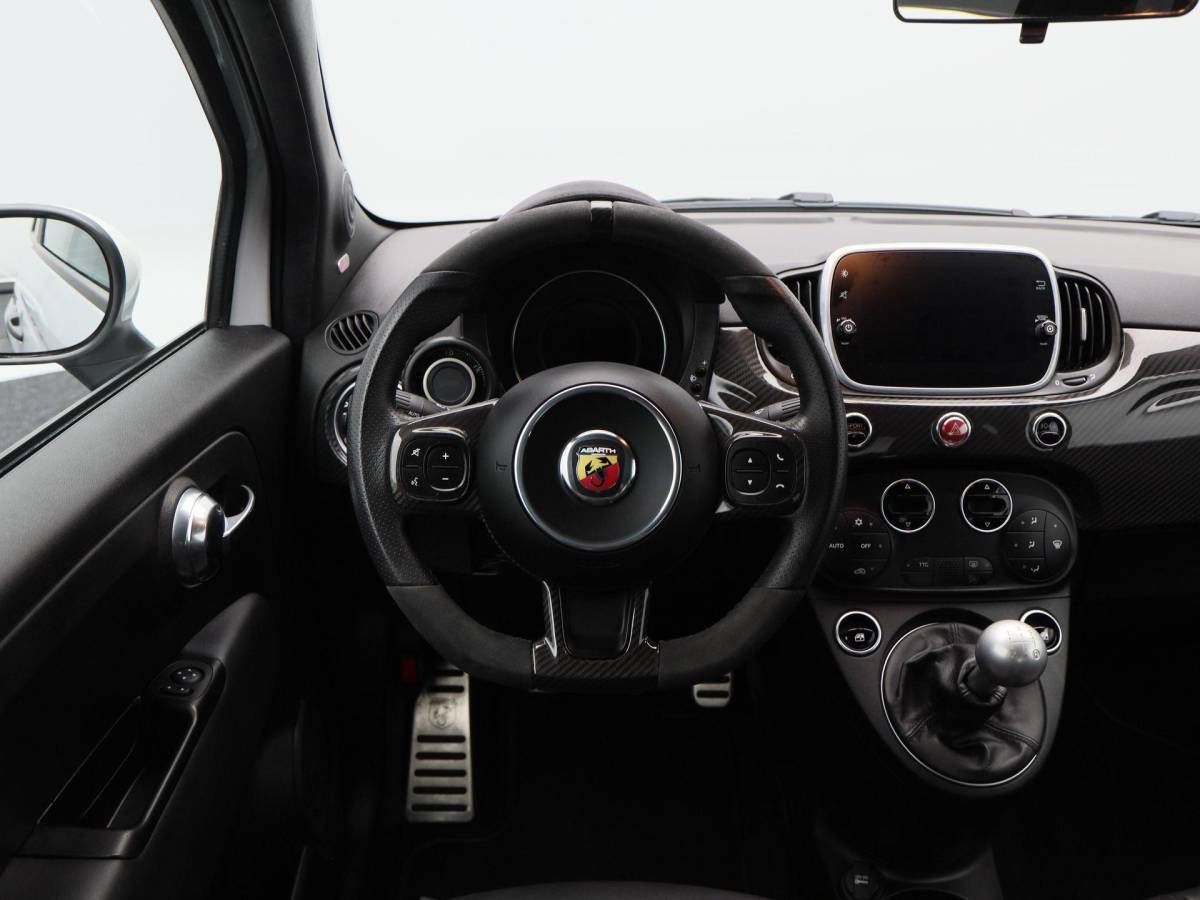 Fiat 500 Fiat 500 1.4 T-Jet Abarth 180 Pk Esseesse 70th Anniversary | Kuipstoelen Carbon | Akrapovic | Beats Audio | Bluetooth | Navigatie | Climate Control | 17 Inch | 24.334 Km!!