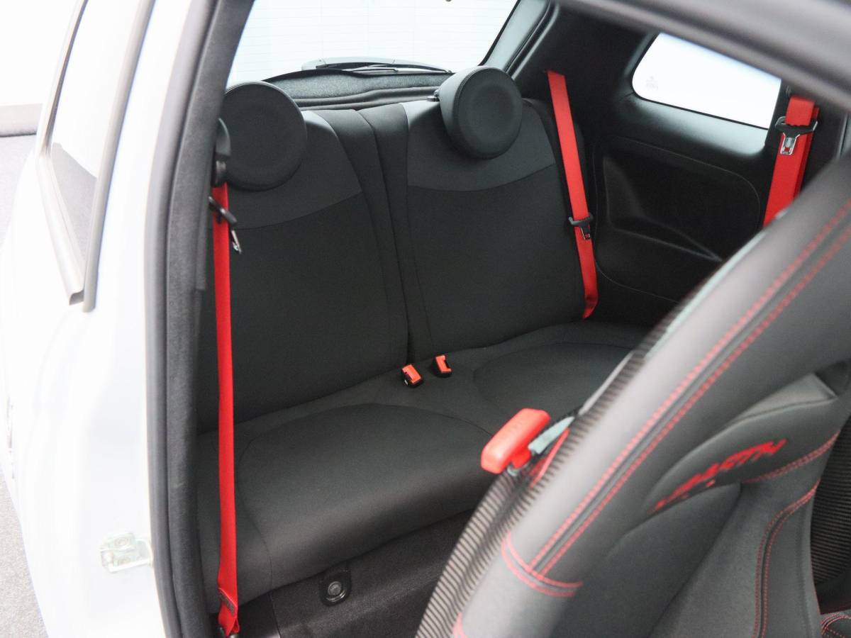 Fiat 500 Fiat 500 1.4 T-Jet Abarth 180 Pk Esseesse 70th Anniversary | Kuipstoelen Carbon | Akrapovic | Beats Audio | Bluetooth | Navigatie | Climate Control | 17 Inch | 24.334 Km!!